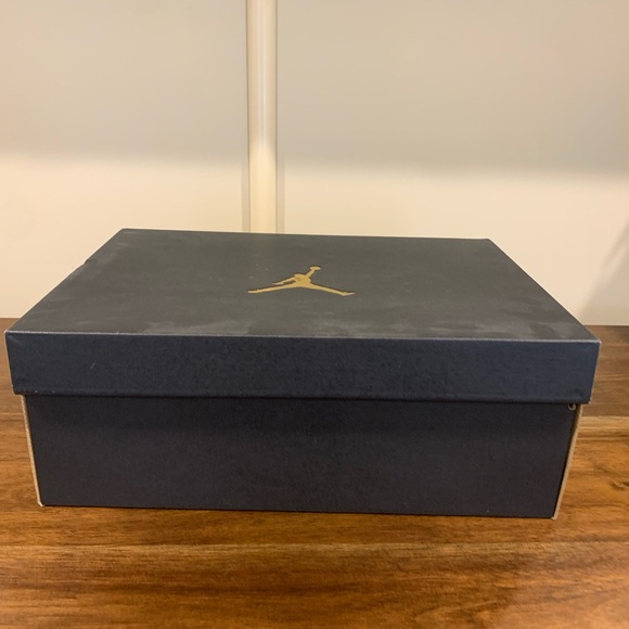 Air Jordans Mid Size. Worn a couple times. - Picture 7 of 8